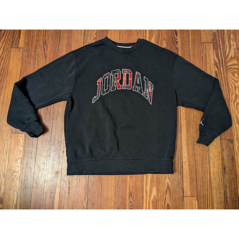 Jordan Mens Medium Crewneck in good condition.